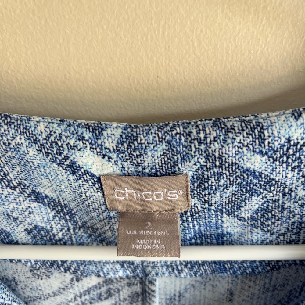 Chicos Blue White Patterned Split Neck Oversized … - image 3